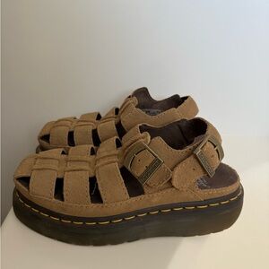 Doc martens wrenlie grizzle sandals